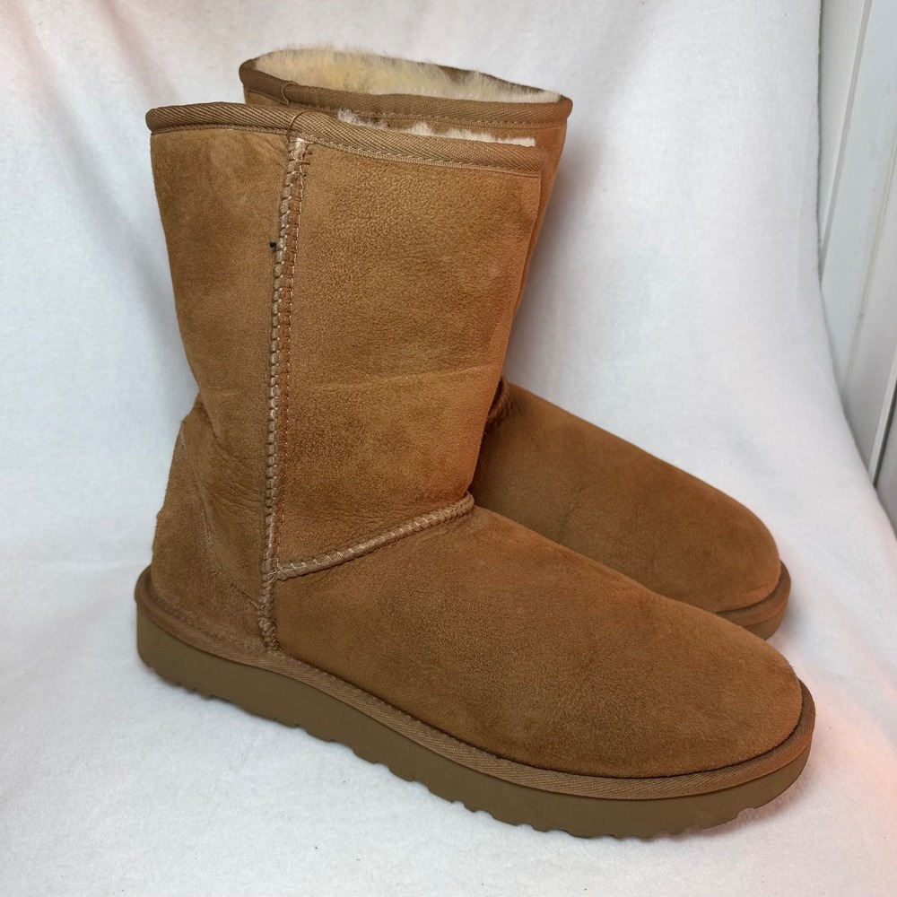 UGG Classic Short II Chestnut Suede Sheepskin Boots Womens 9